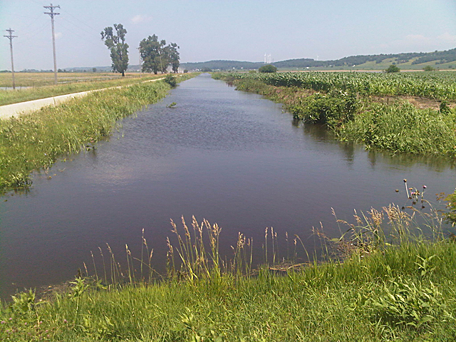 Farm groups have argued EPA would be regulating farm ditches and ponds under its new proposed rule defining waters of the U.S. (DTN file photo by Richard Oswald)